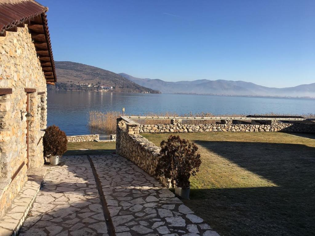 stone-house-kastoria