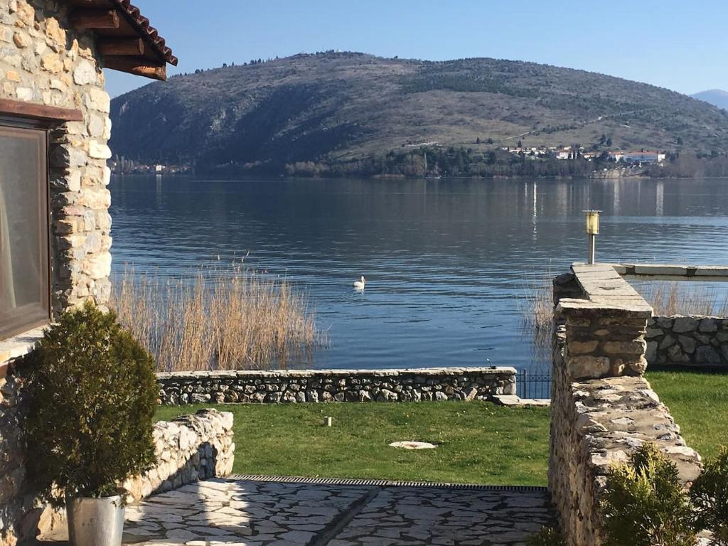 stone-house-kastoria