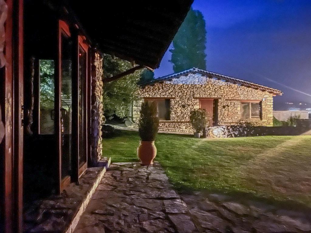 stone-house-kastoria