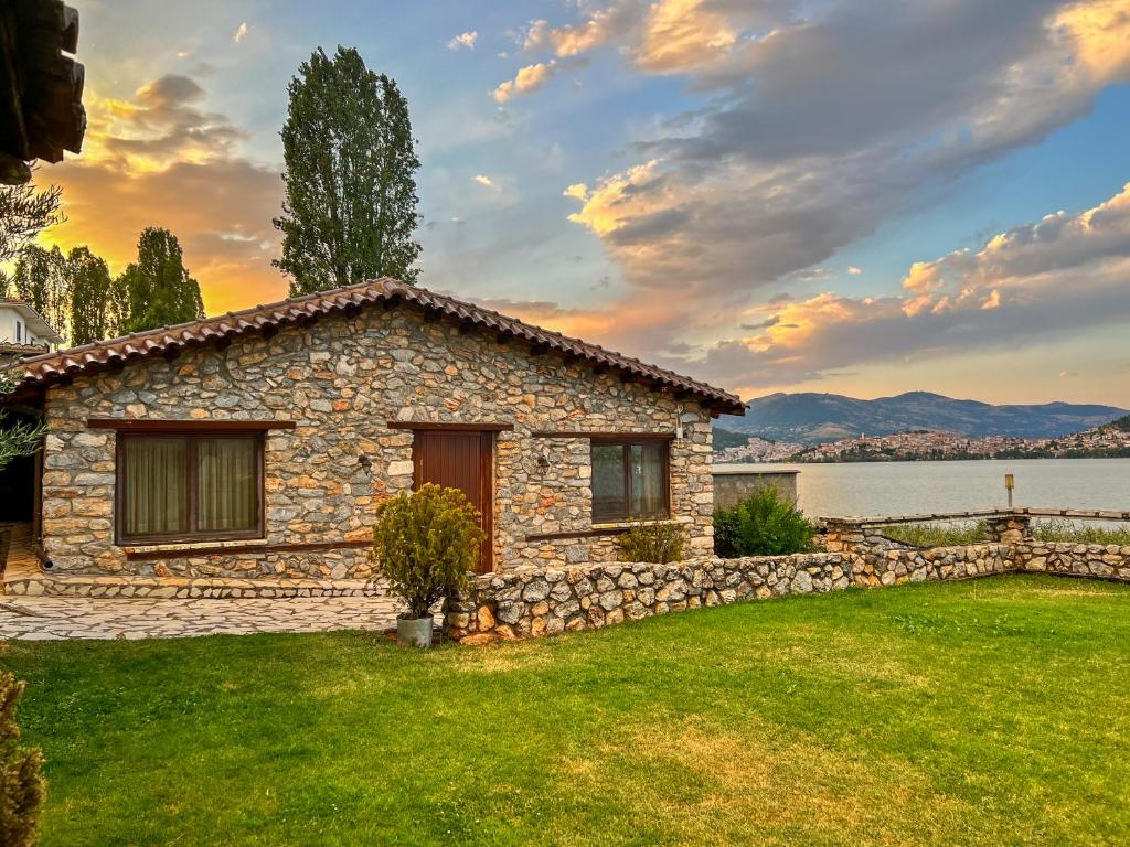 stone-house-kastoria