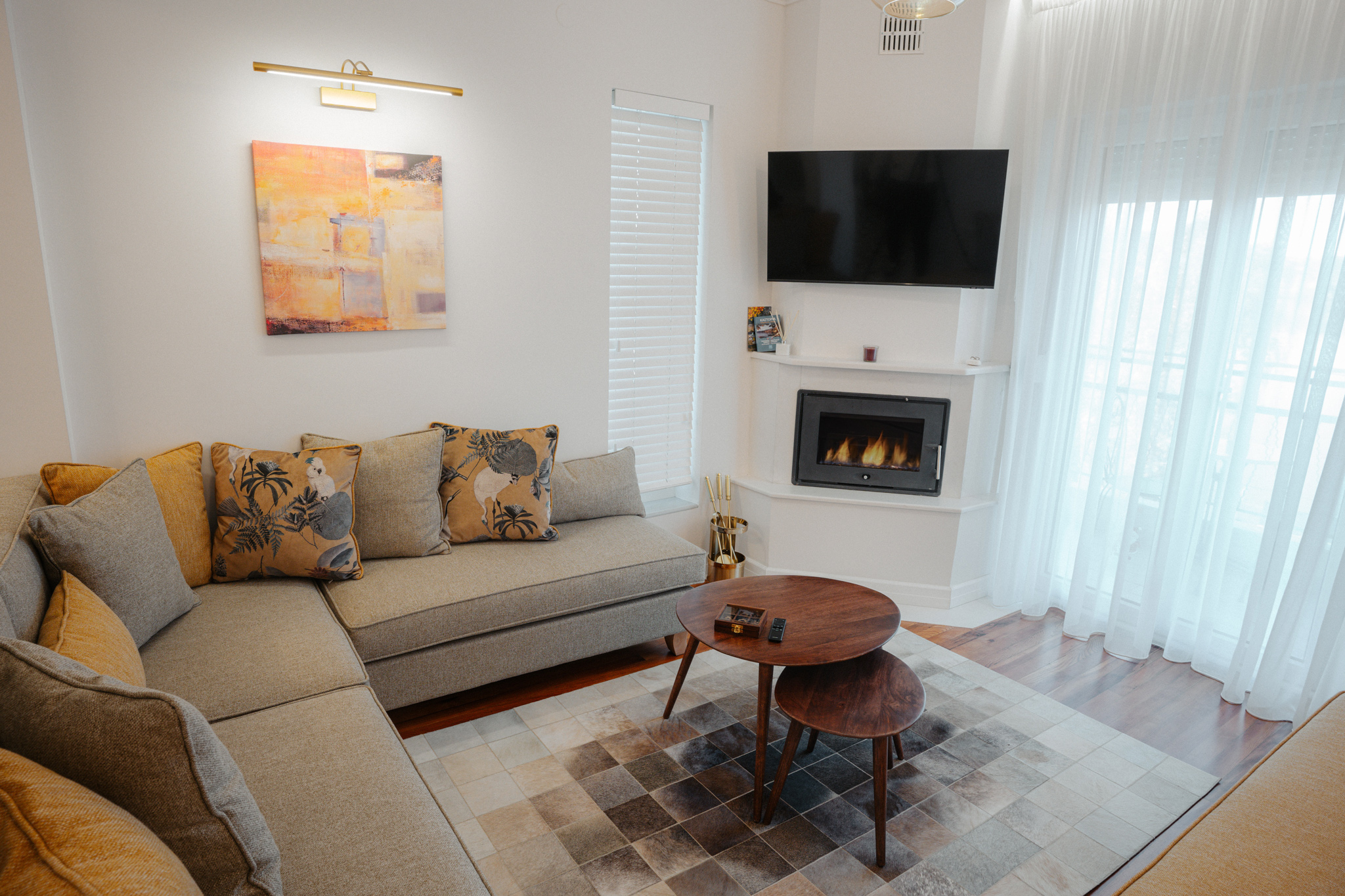 casa bianca living room