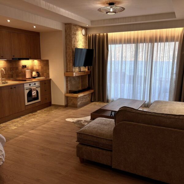 Suite I-by the Lake