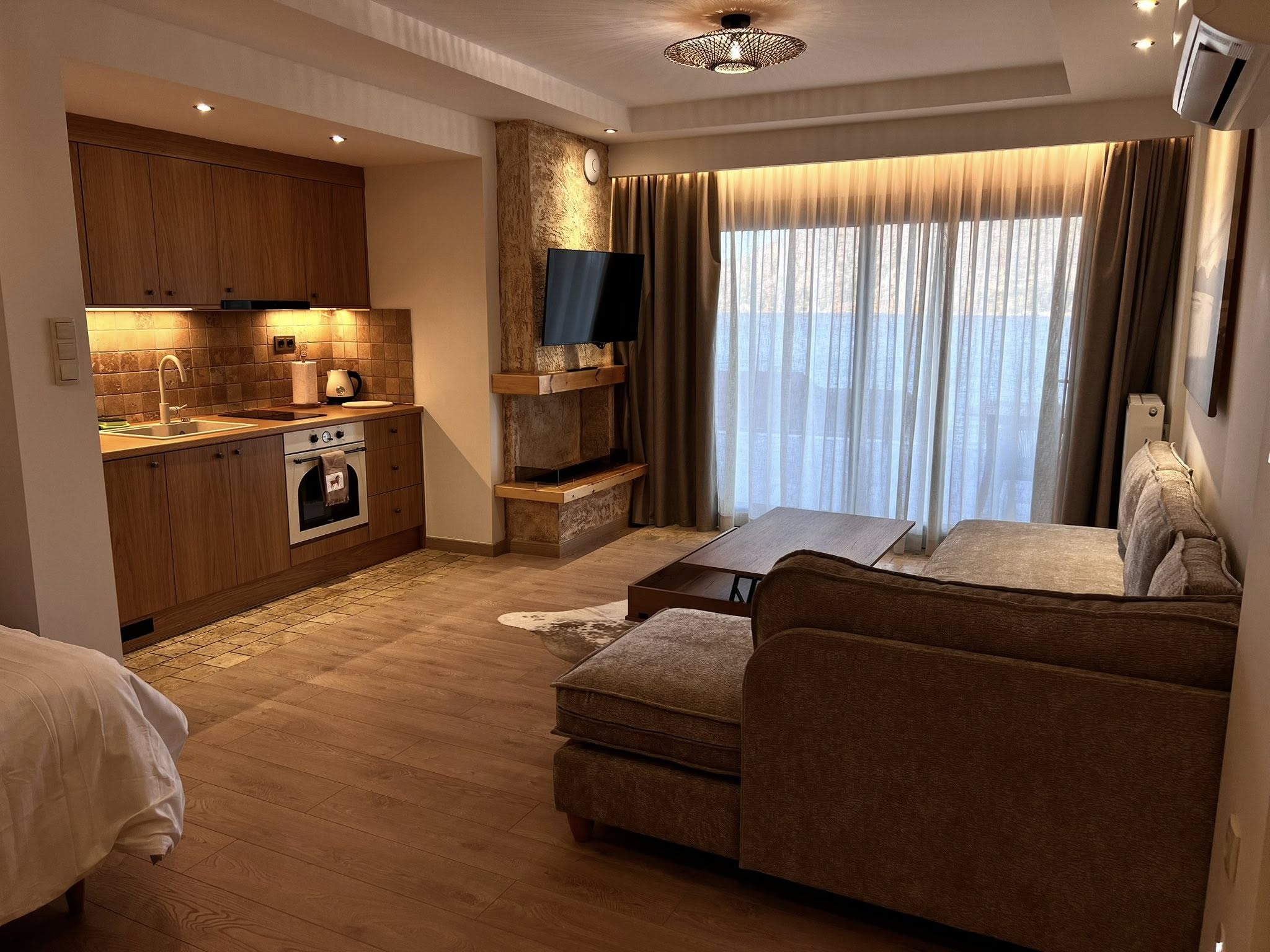 Suite I-by the Lake