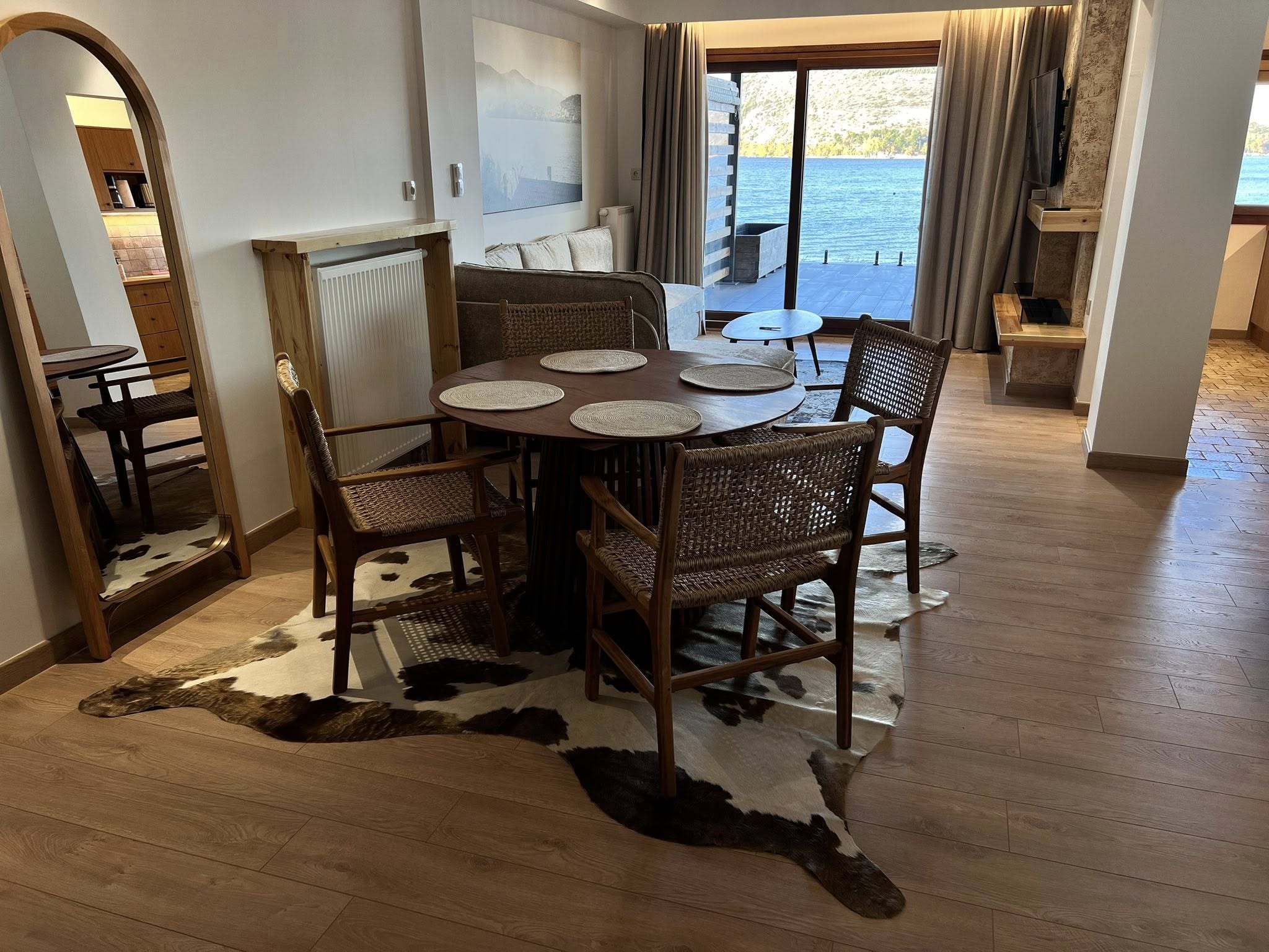 Suite II-by the Lake