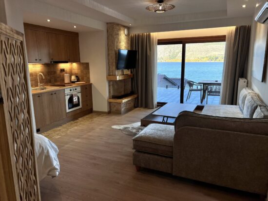 Suite I-by the Lake