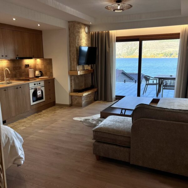 Suite I-by the Lake
