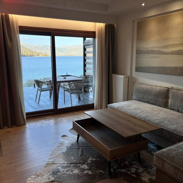 Suite I-by the Lake